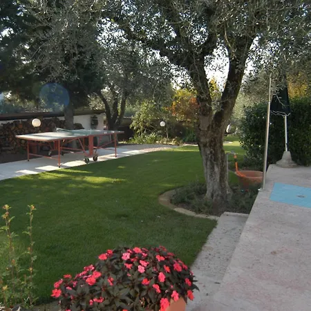 Fairview Apartment *